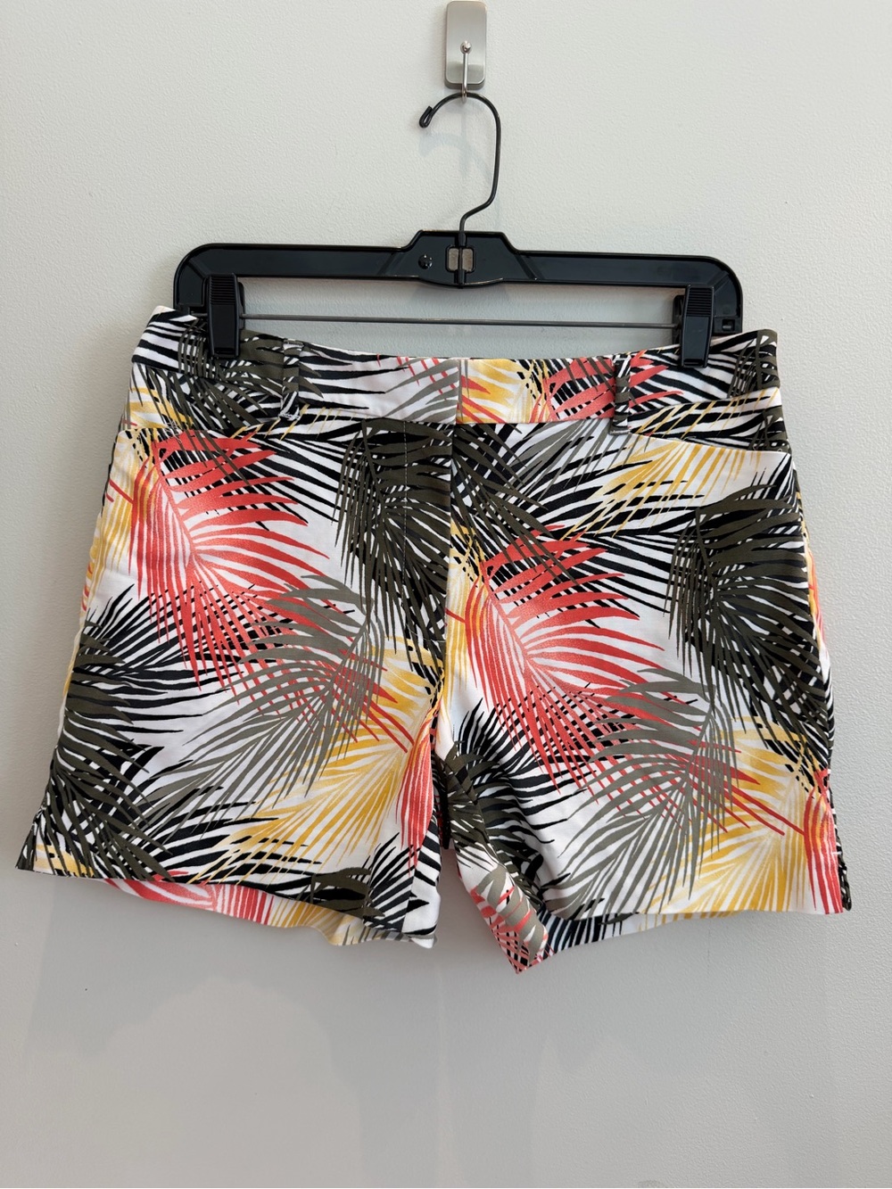 White House Black Market Shorts Tropical Palm Leaf Black Coral Yellow Women’s 8